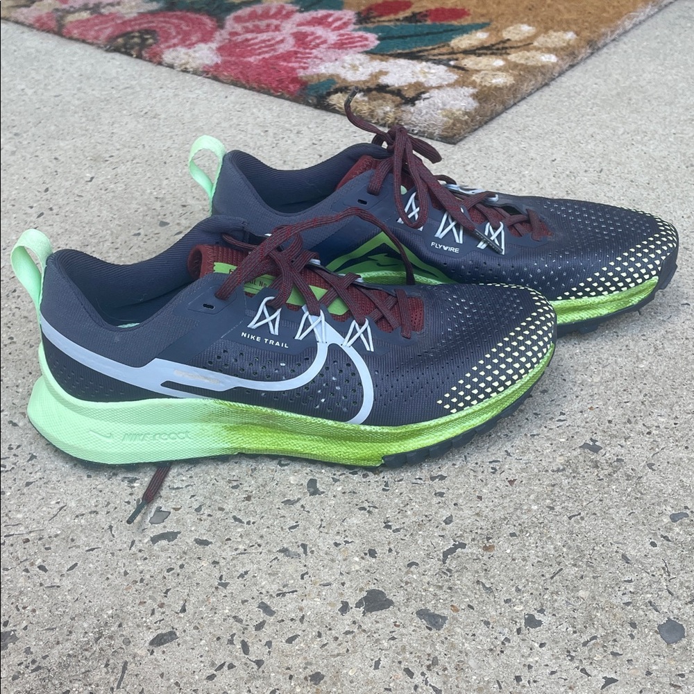 Nike Pegasus Trail 4 Sneakers - Navy with Lime Green and Maroon Accents